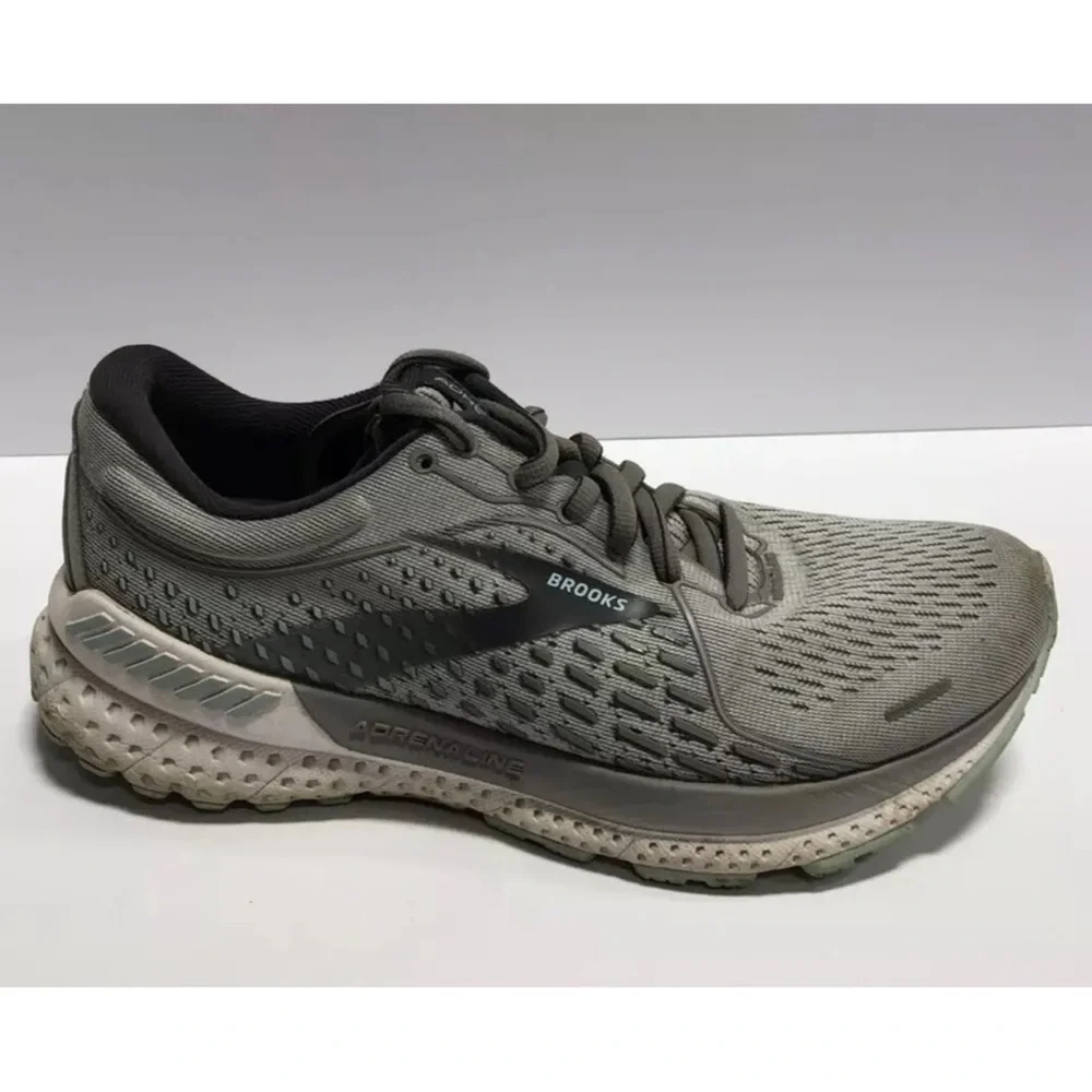 Brooks Women’s Adrenaline GTS 21 Running Shoes Gray, Size 7.5 M.